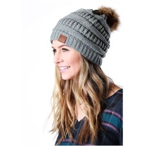 ⬇️ NWT Pom Slouch Knit Beanie
